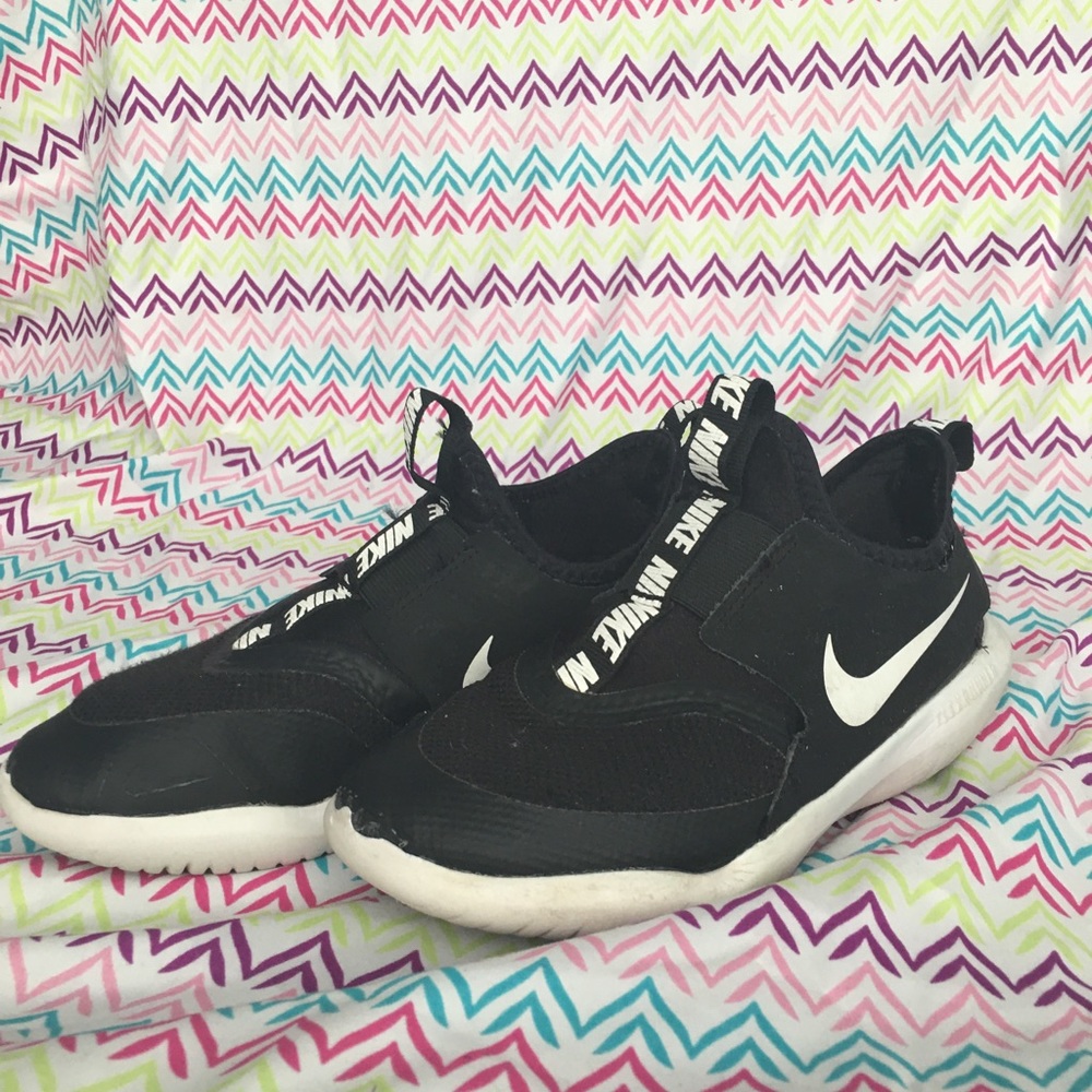 Nike - Picture 4 of 6